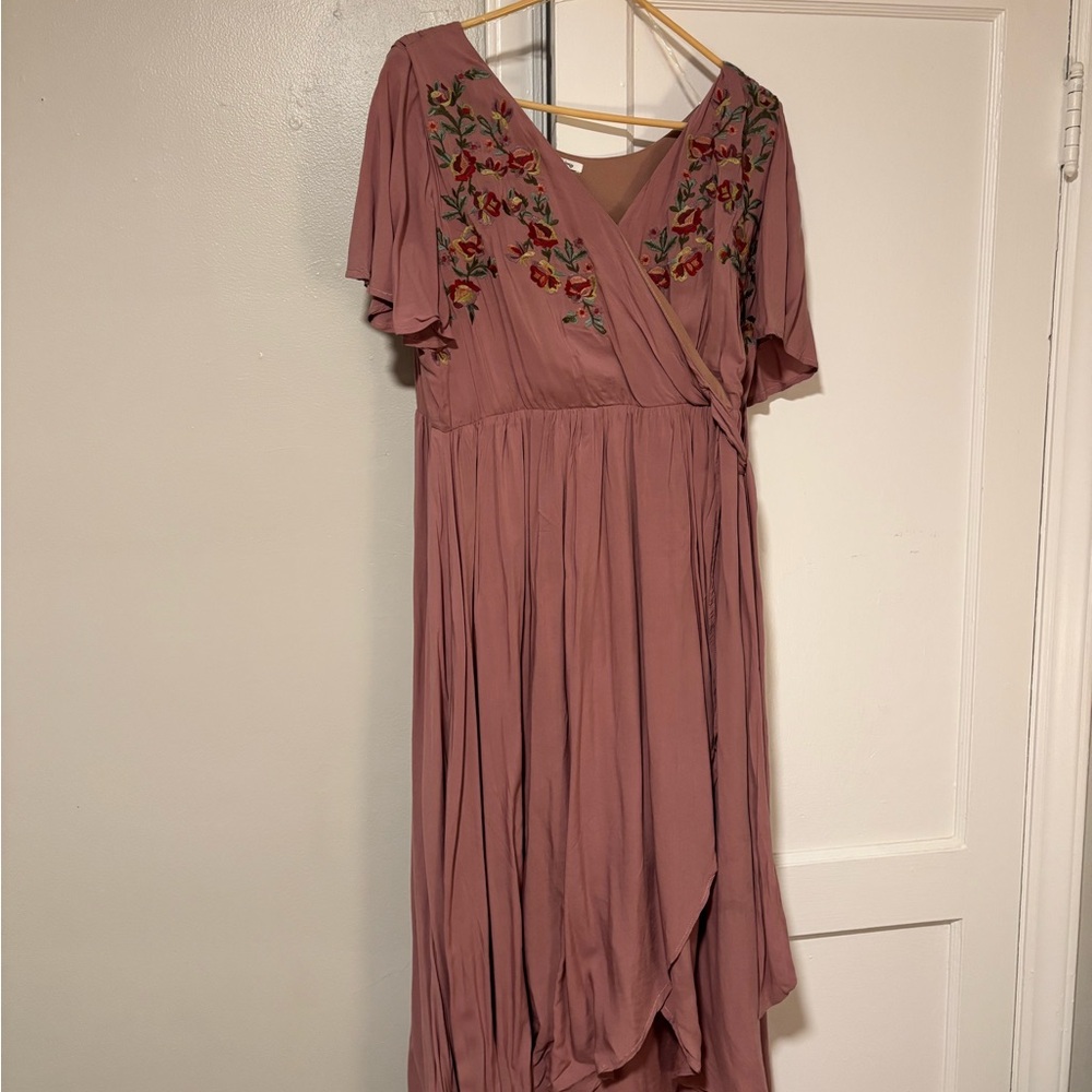 Wren & Ivory Elegant Mauve Embroidered Dress